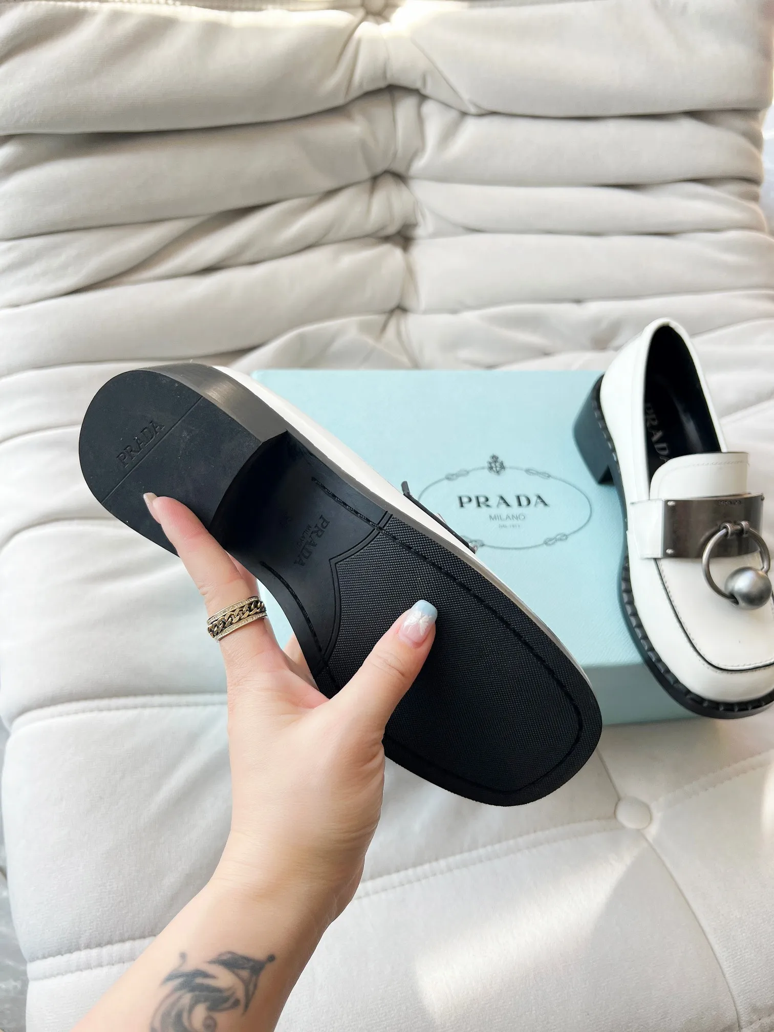 👟👟Ex-factory price 560👟👟 Prada’s new spring and summer women’s clothing｜Absolutely beautiful🥰Exception! Extra number! Anita will continue to update the latest SS25 catwalk pre-sale models, with novel logos as soul mates. Full of fun ~ Adhering to the trend-setting vane, you must believe in Prada's ability to capture fashion. 35-42 yards